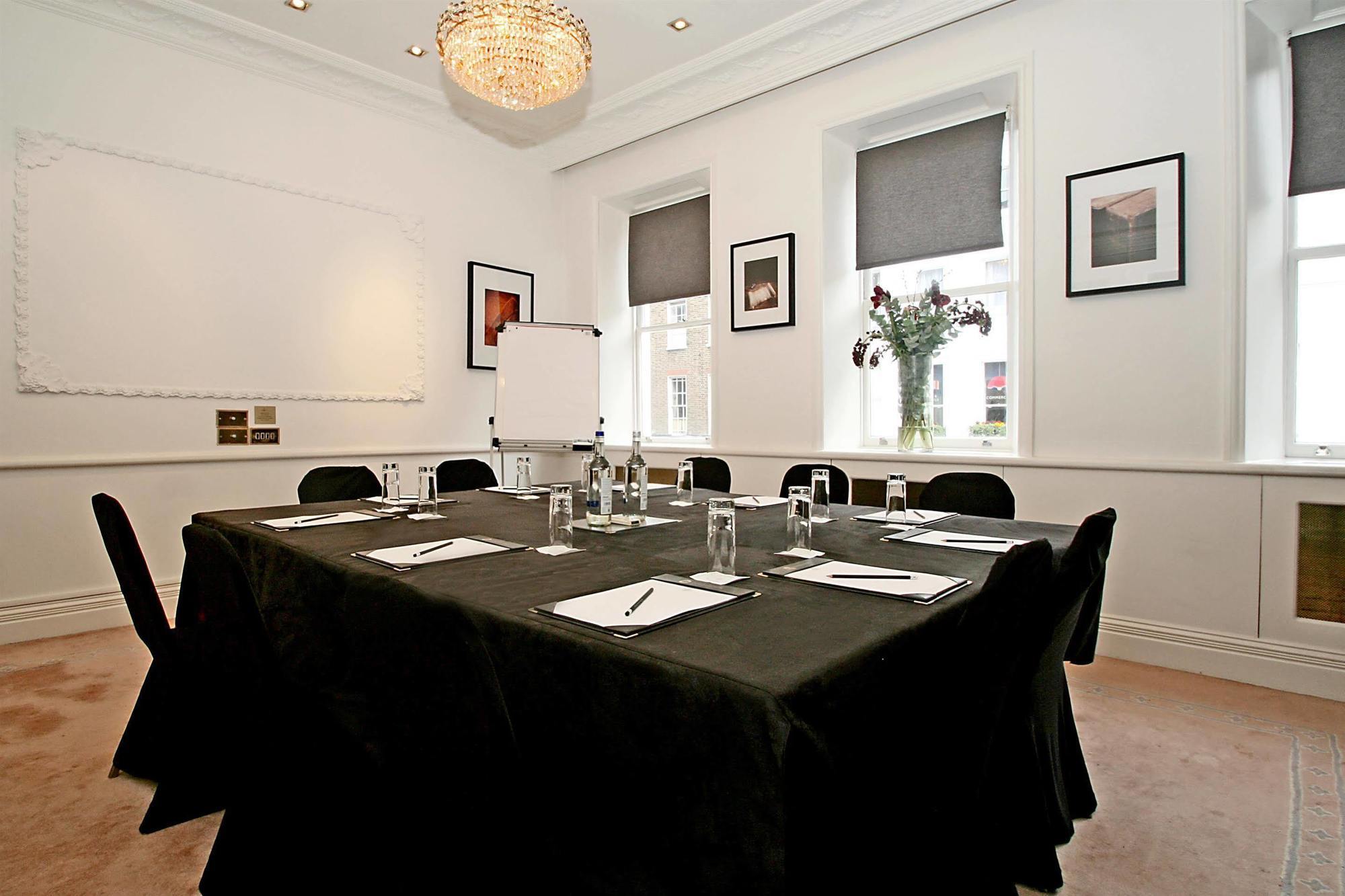 The Rathbone Hotel, Fitzrovia London Bisnis foto
